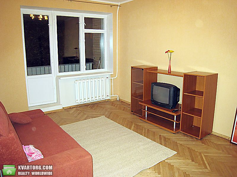 Rent out 2-room apartment. Киев,  Введенская — photo 1
