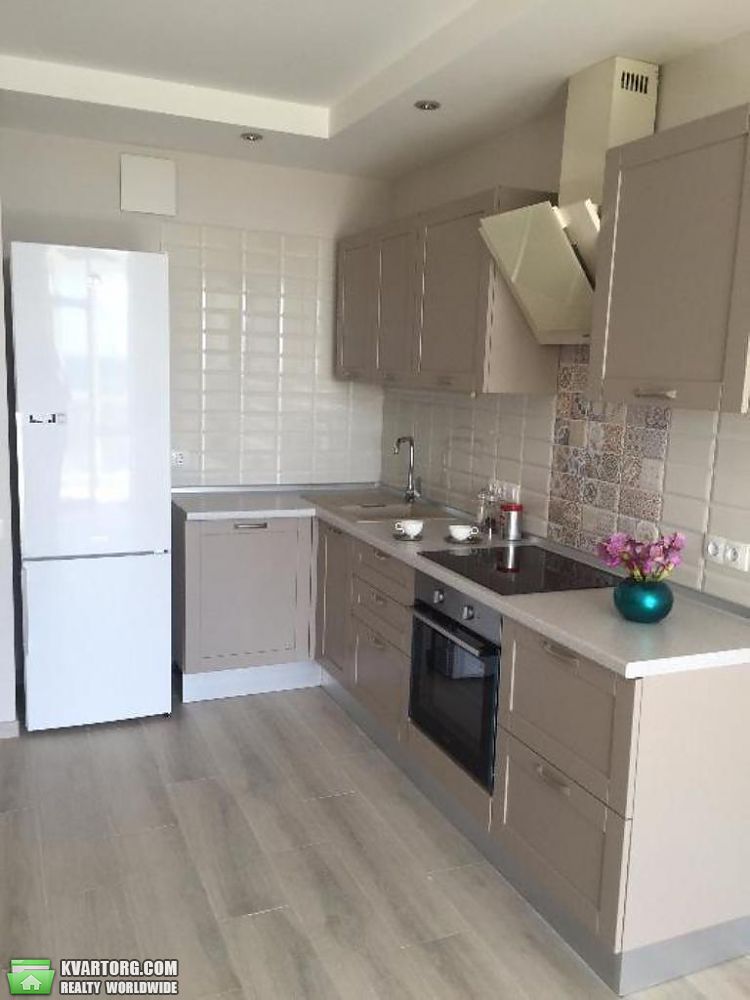 Rent out 2-room apartment. Киев,  Петрицкого — photo 2