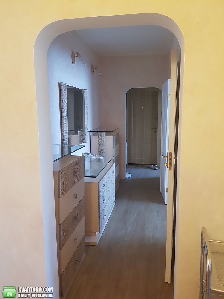 Sell 3-room apartment. Киев,  Тростянецкая — photo 1