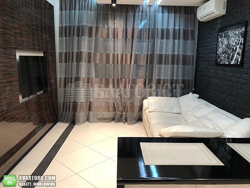 Rent out 2-room apartment. Киев,  Днепровская наб — photo 1