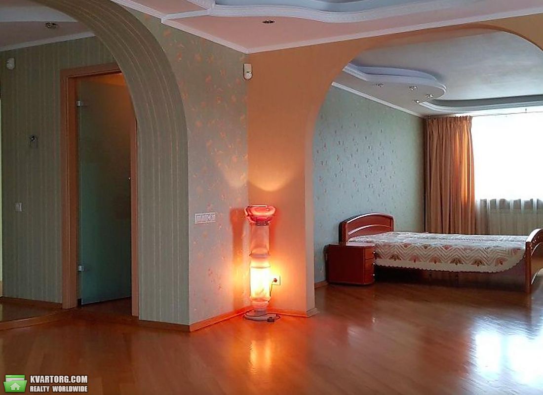 Rent out house. Киев, Добрососедская — photo 4