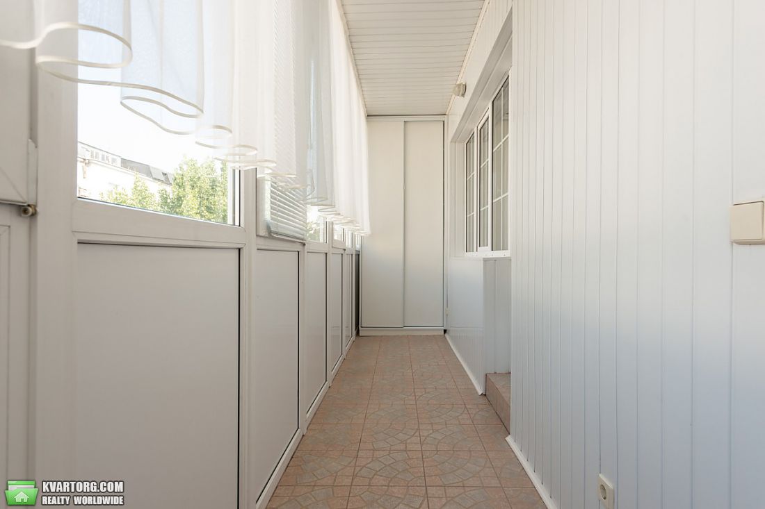 Rent out 3-room apartment. Киев,  Шелковичная — photo 9