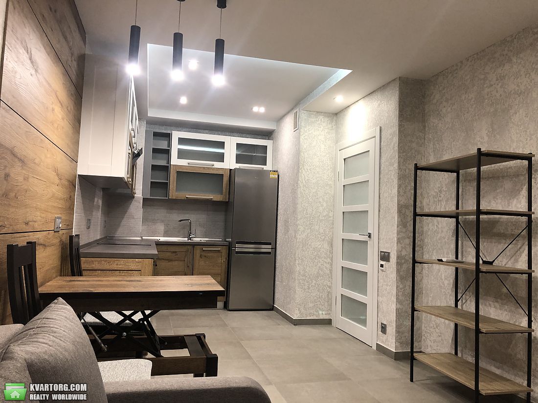 Rent out 1-room apartment. Киев,  Завальная — photo 1