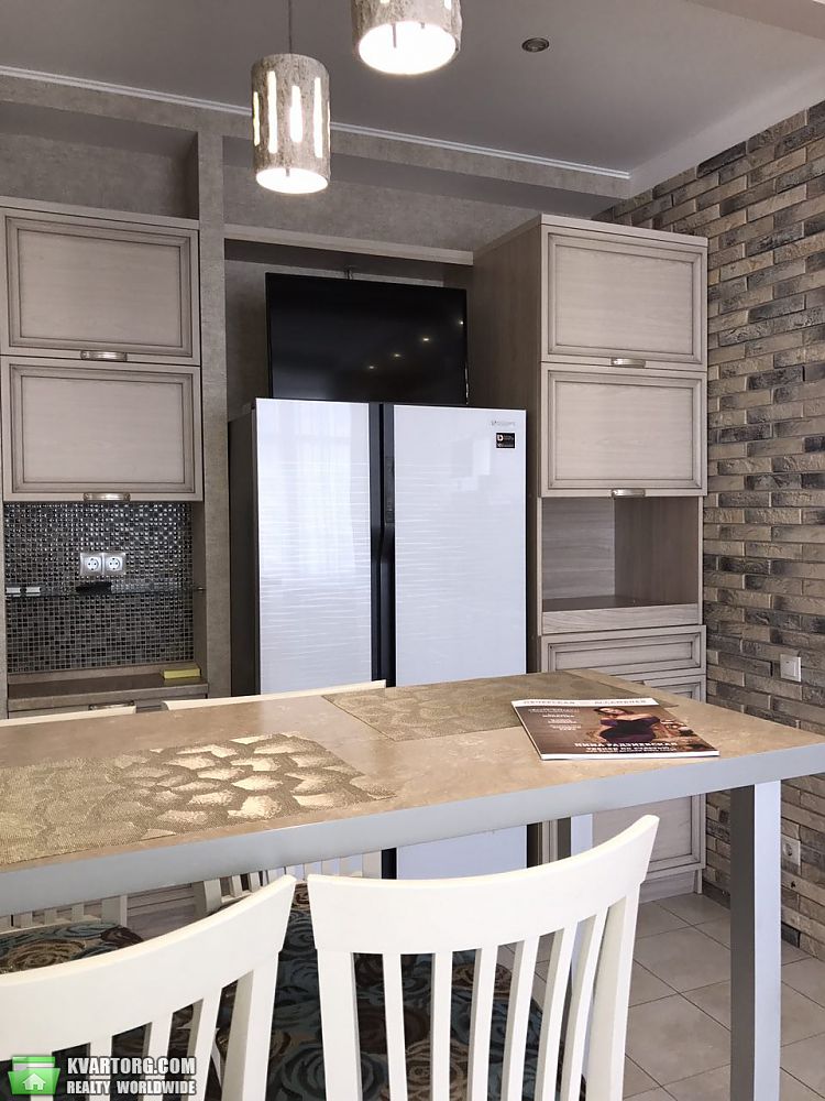 Rent out 3-room apartment. Киев, Драгомирова ул. — photo 8