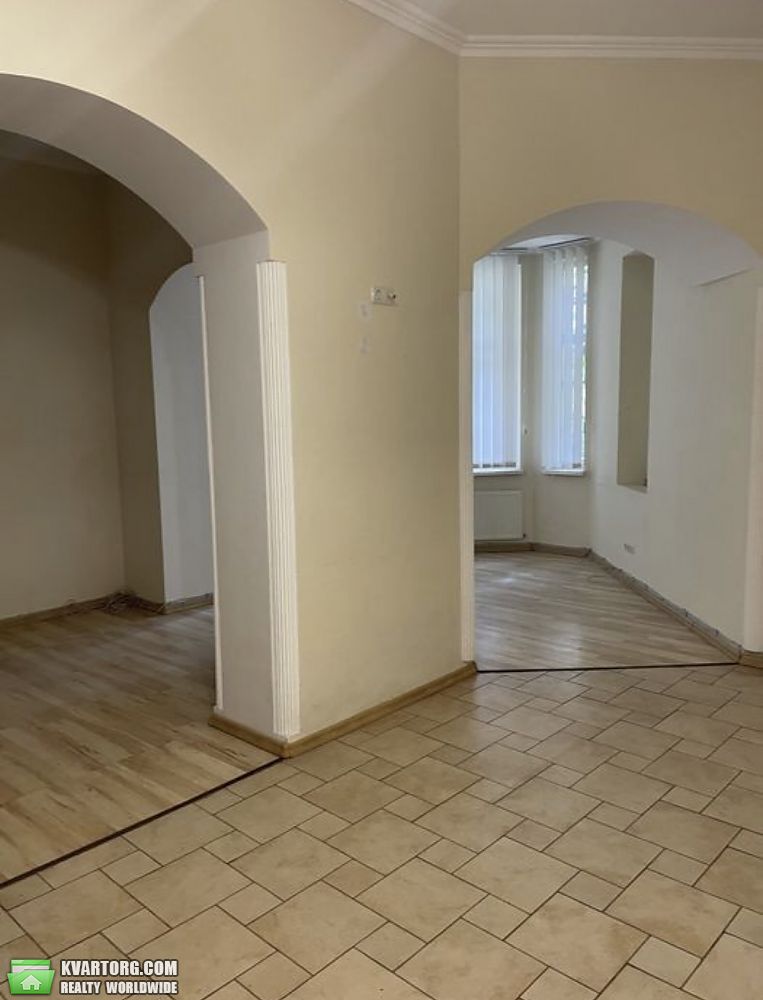 Rent out 4-room apartment. Львов, Коновальця — photo 4