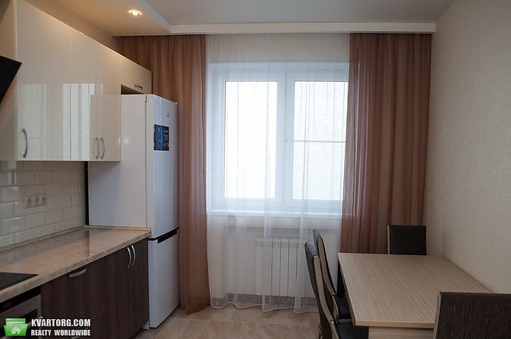 Rent out 2-room apartment. Киев,  Бажана — photo 1
