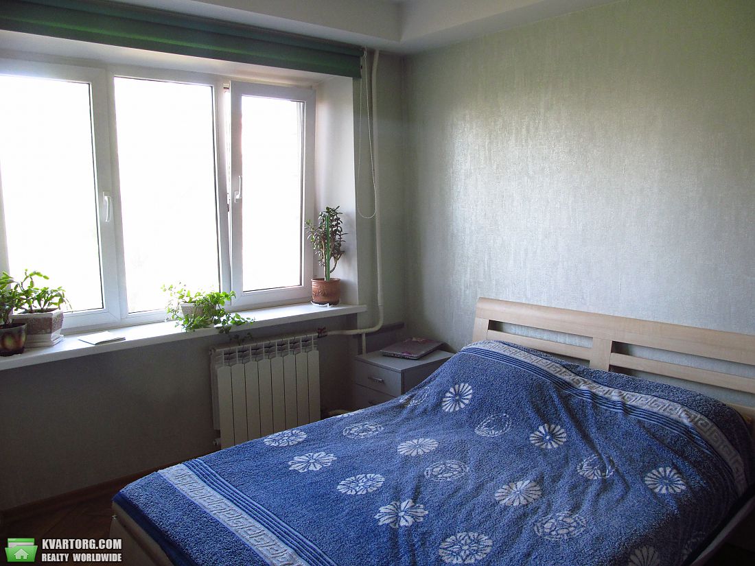 Rent out 3-room apartment. Киев,  Давыдова бул — photo 3