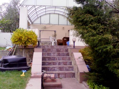 Sell house. Киев, Листопадная — photo 1