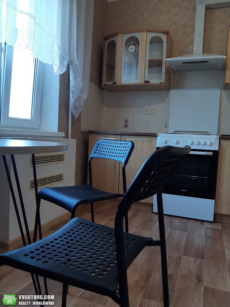 Rent out 2-room apartment. Киев,  Ревуцкого — photo 3