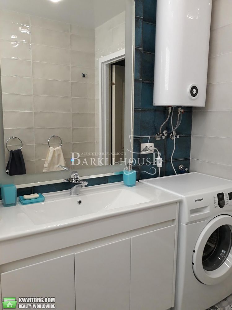 Rent out 3-room apartment. Киев,  Суворова — photo 10