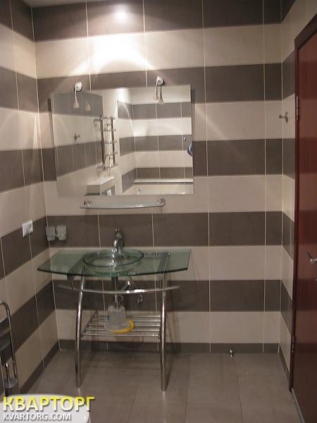 Rent out 4-room apartment. Киев, Окипной — photo 9