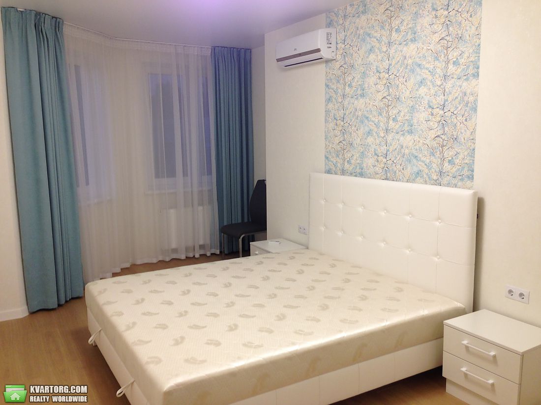 Rent out 2-room apartment. Киев, Комарова космонавта просп — photo 6