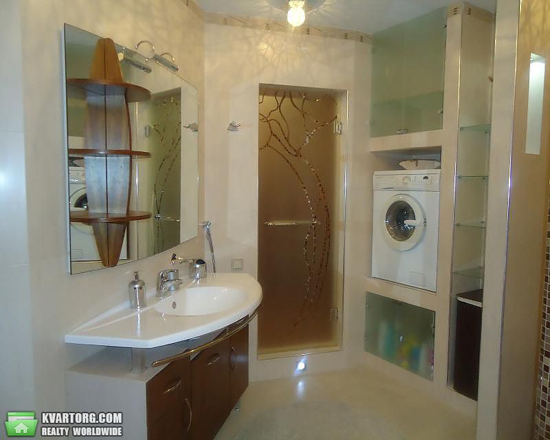 Rent out 2-room apartment. Киев,  Жилянская — photo 8