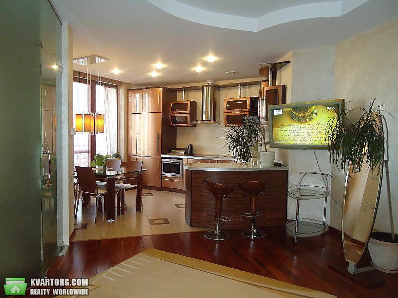 Rent out 2-room apartment. Киев,  Жилянская — photo 3