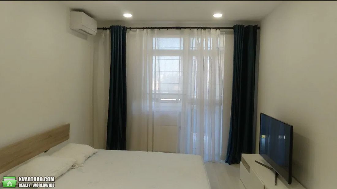 Rent out 2-room apartment. Киев,  Белорусская — photo 3