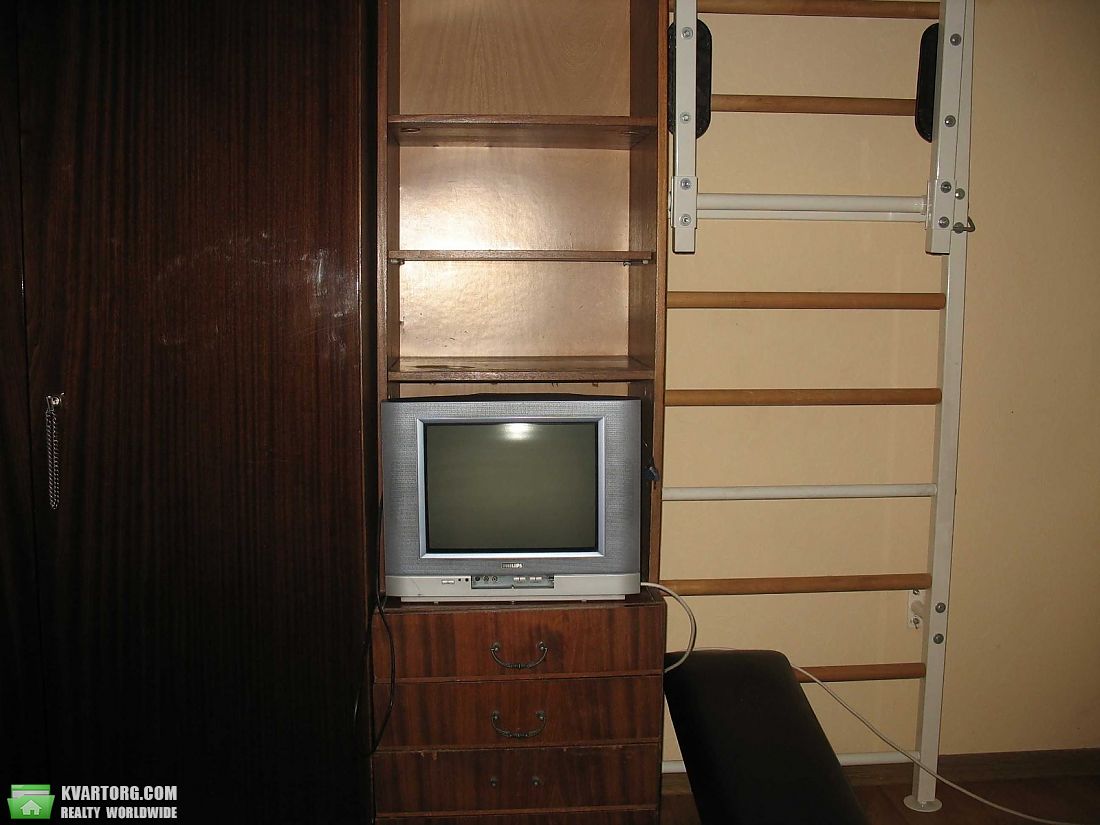 Rent out 2-room apartment. Киев, Харьковское шоссе — photo 2