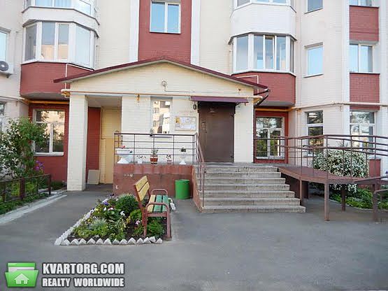 Rent out 3-room apartment. Украинка, Строителей — photo 1
