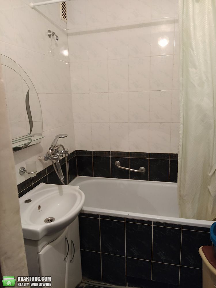 Rent out 3-room apartment. Киев,  Радунская — photo 7