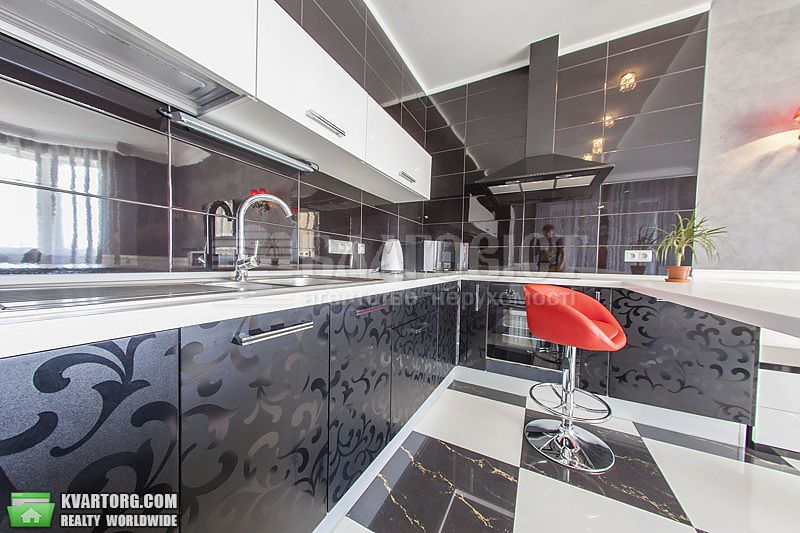 Rent out 2-room apartment. Киев,  Щорса — photo 3