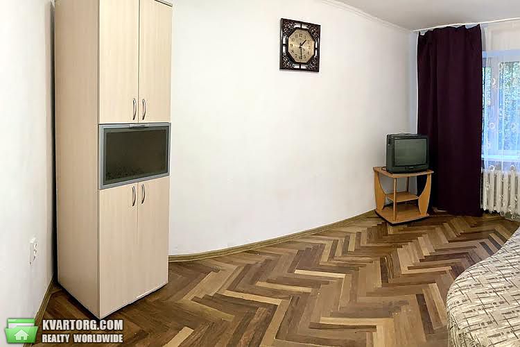 Rent out 2-room apartment. Киев, Ярмоли Віктора — photo 1