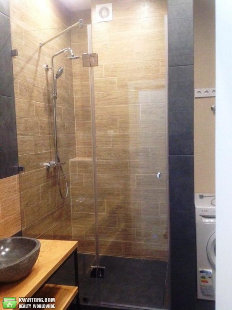Rent out 2-room apartment. Киев,  Жилянская — photo 9