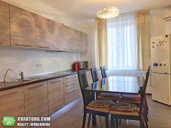 Rent out 4-room apartment. Киев,  Полтавская — photo 1