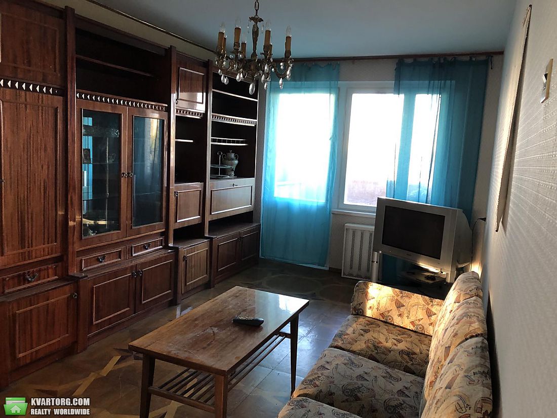 Rent out 3-room apartment. Киев, Миропольская — photo 1