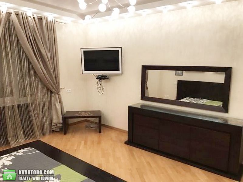 Rent out 2-room apartment. Киев,  Артема — photo 1