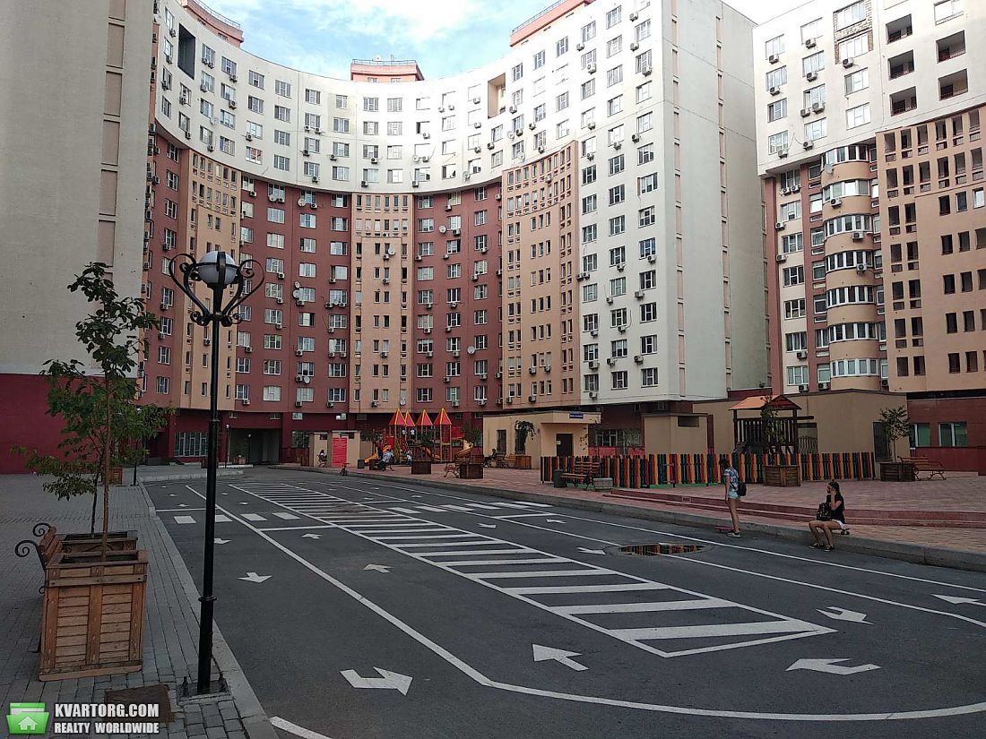 Sell 3-room apartment. Киев,  Эрнста — photo 1