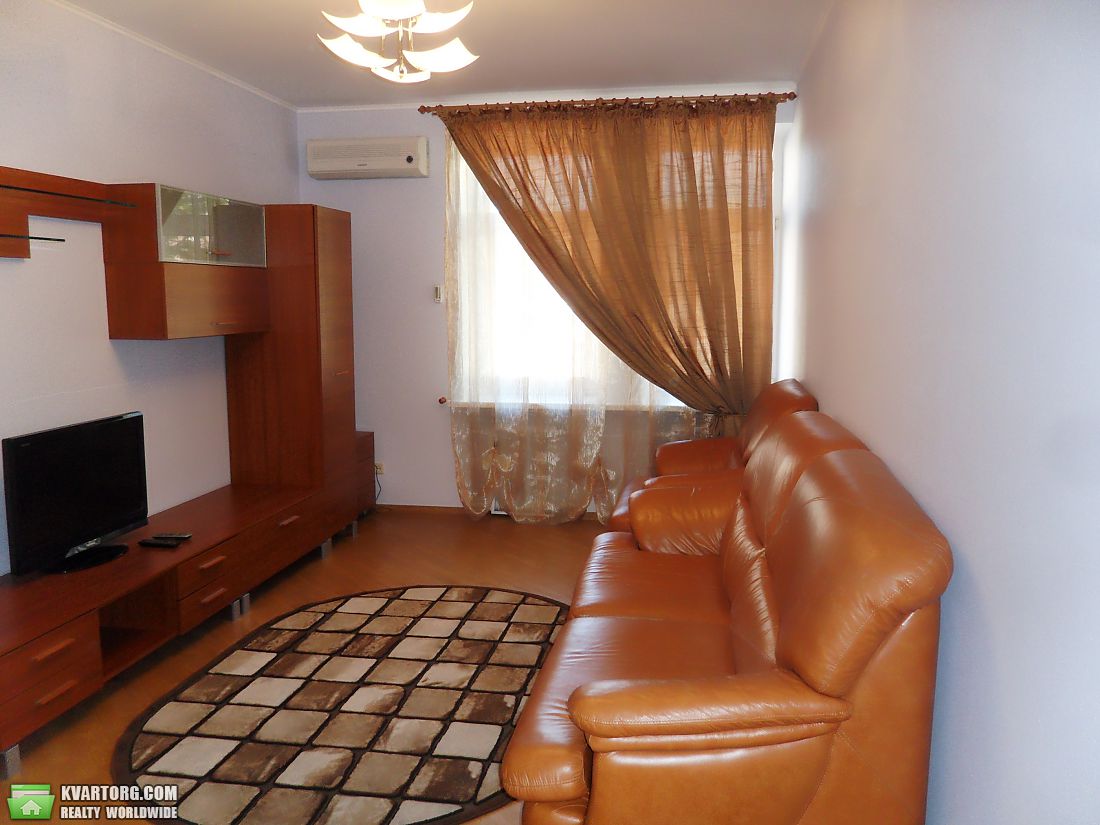 Rent out 2-room apartment. Киев,  Владимирская — photo 1