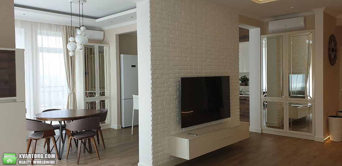 Rent out 2-room apartment. Киев, Деловая — photo 4