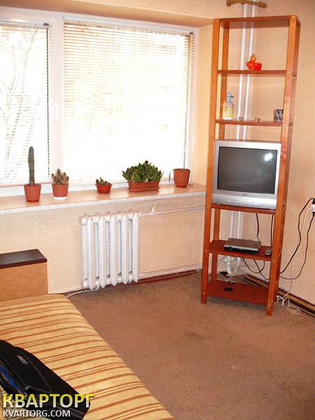 Rent out 2-room apartment. Киев, Мишина Михаила ул. — photo 4