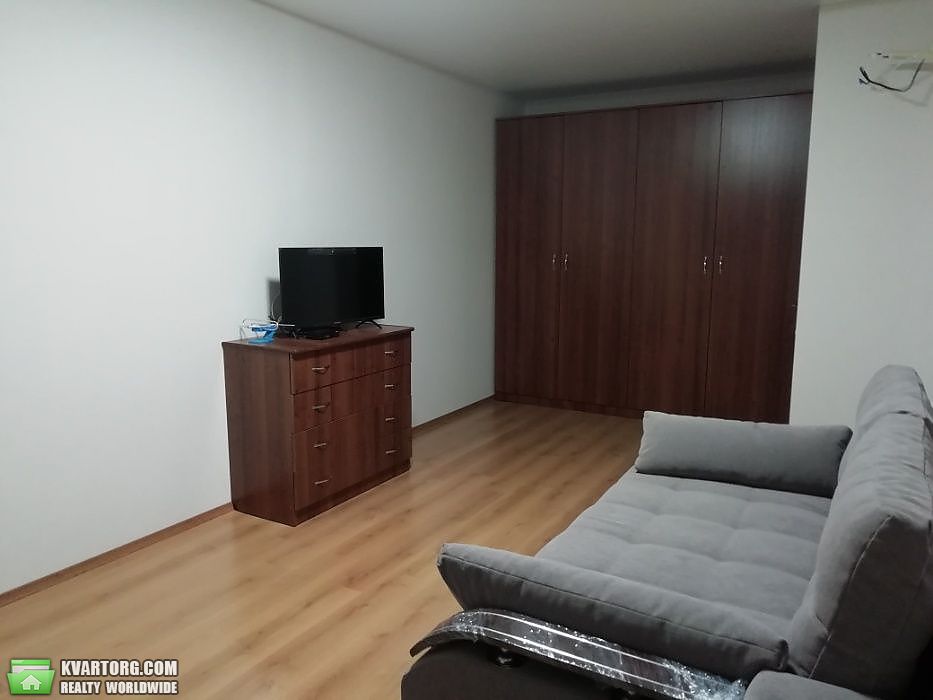 Rent out 1-room apartment. Киев, Нижнеключевая — photo 4