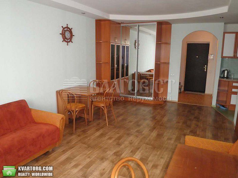 Rent out 2-room apartment. Киев,  Чорновола Вячеслава — photo 3