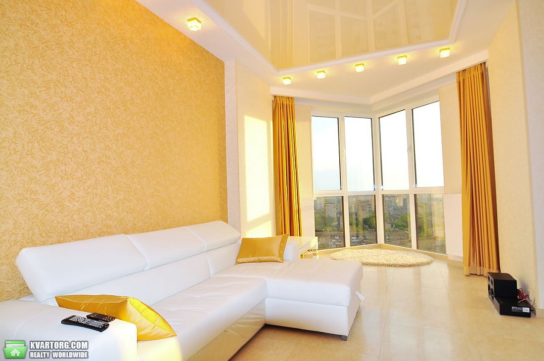 Rent out 1-room apartment. Киев, Соломенская — photo 1