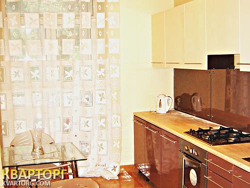 Rent out 2-room apartment. Киев,  Бассейная — photo 4