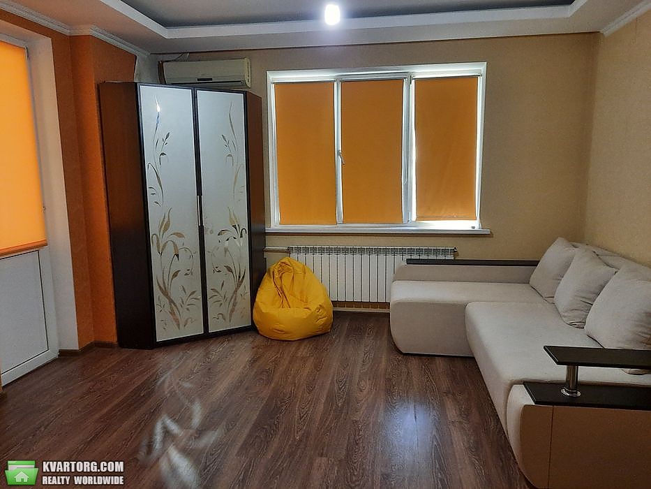 Rent out 1-room apartment. Киев,  Автозаводская — photo 1