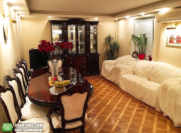 Rent out 3-room apartment. Киев, Урловская — photo 1
