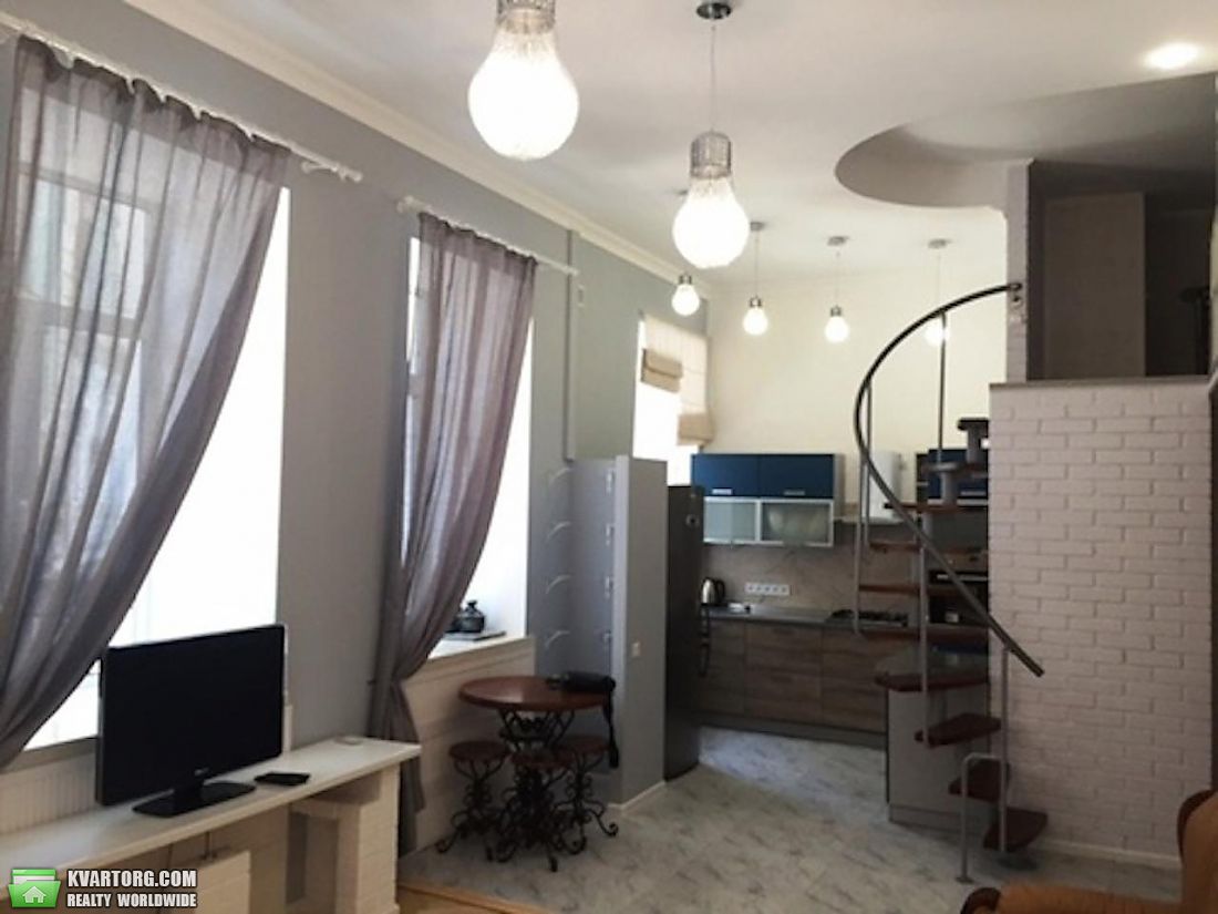 Rent out 2-room apartment. Киев,  Михайловская — photo 1