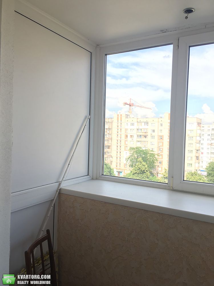Rent out 3-room apartment. Киев,  Ватутина пр — photo 2