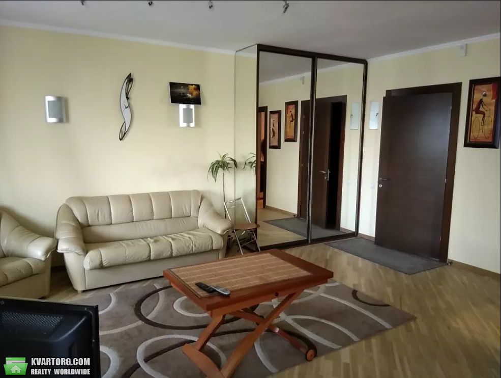 Rent out 2-room apartment. Киев,  Институтская — photo 1
