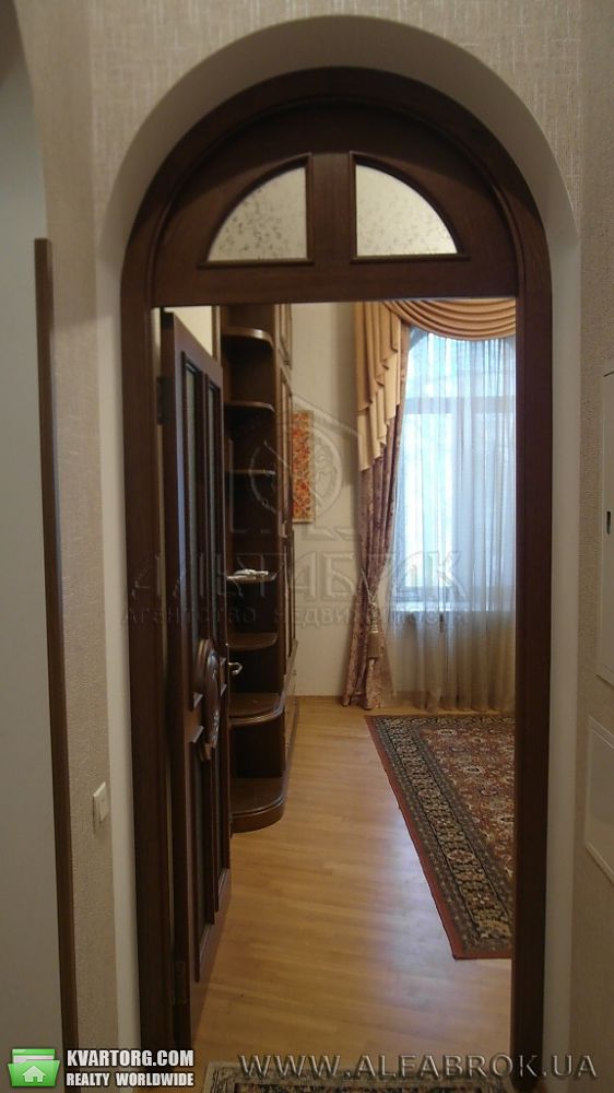 Sell 2-room apartment. Киев,  Владимирская — photo 2