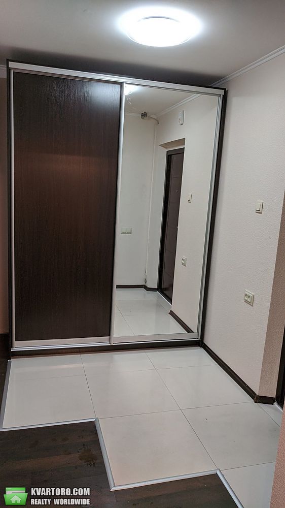Rent out 3-room apartment. Киев,  Декабристов — photo 2