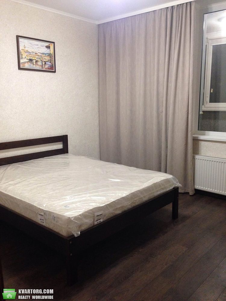 Rent out 2-room apartment. Киев,  Урловская — photo 3