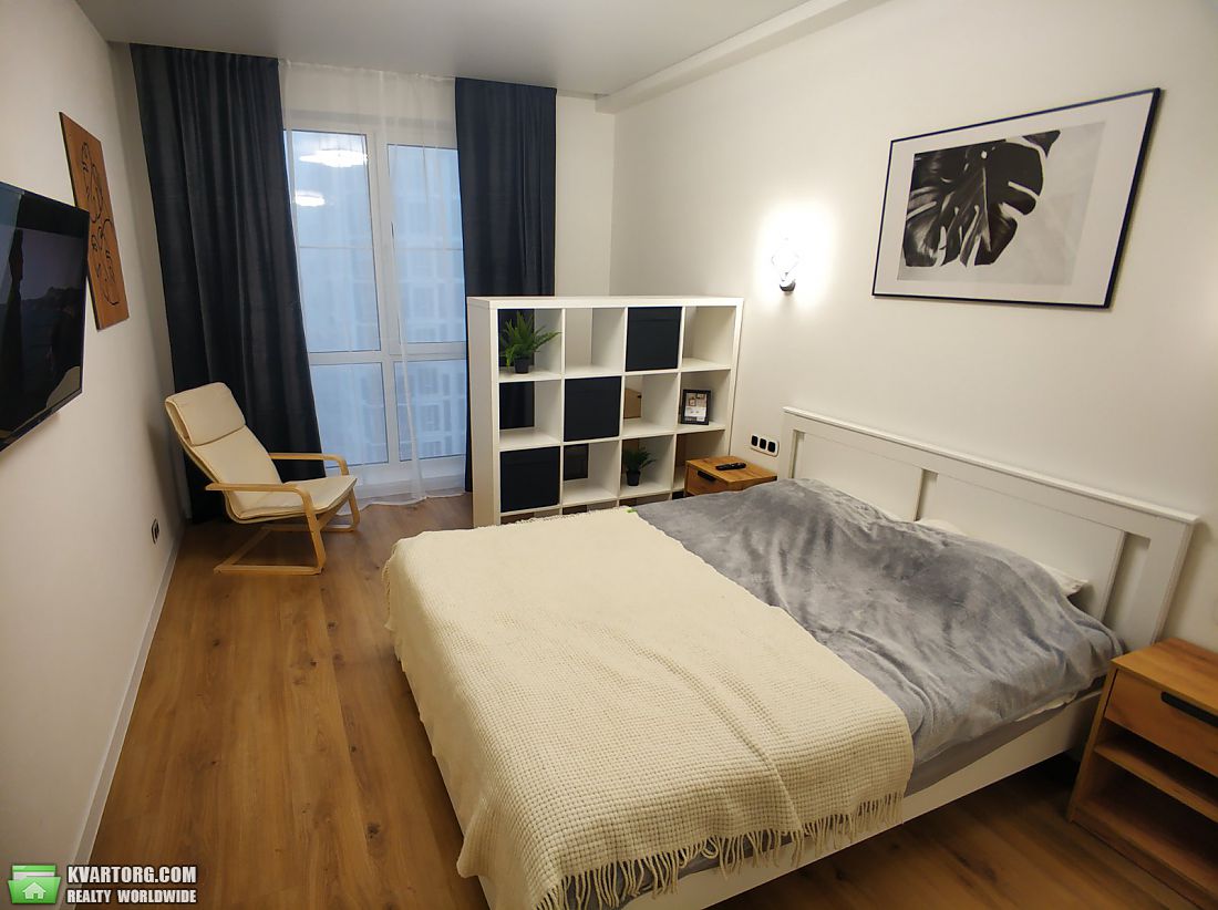 Rent out 1-room apartment. Киев,  Трутенко — photo 1