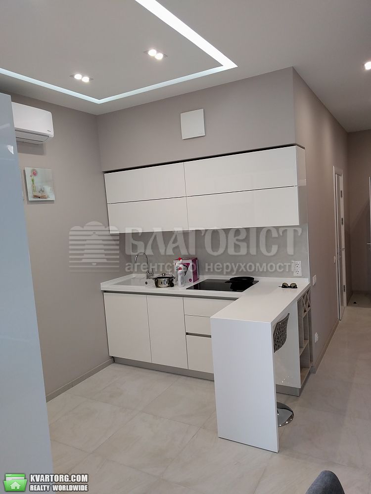 Rent out 1-room apartment. Киев,  Струтинского — photo 1