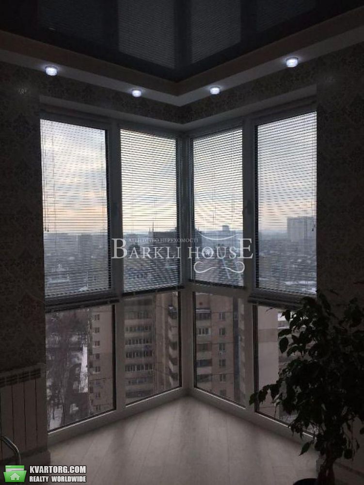 Rent out 1-room apartment. Киев,  Соломенская — photo 6