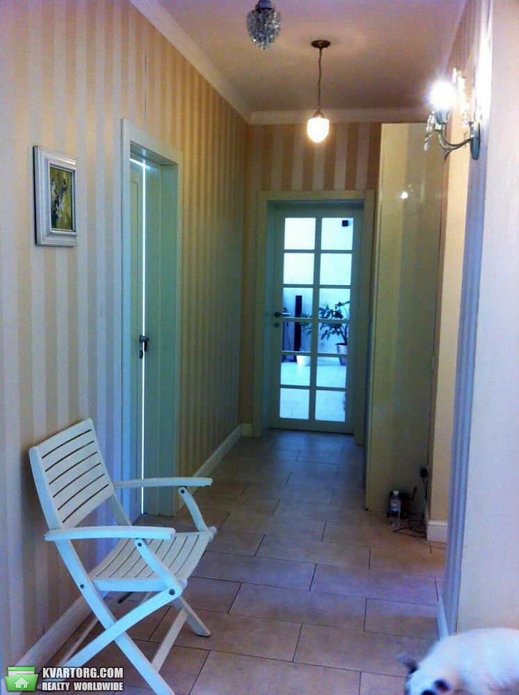 Rent out 3-room apartment. Киев,  Искровская — photo 10