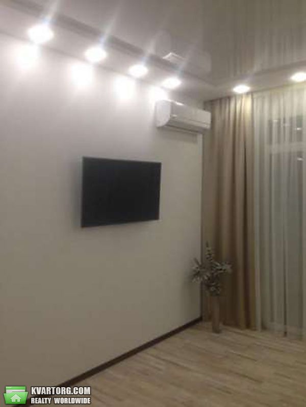 Rent out 2-room apartment. Киев,  Драгомирова — photo 3