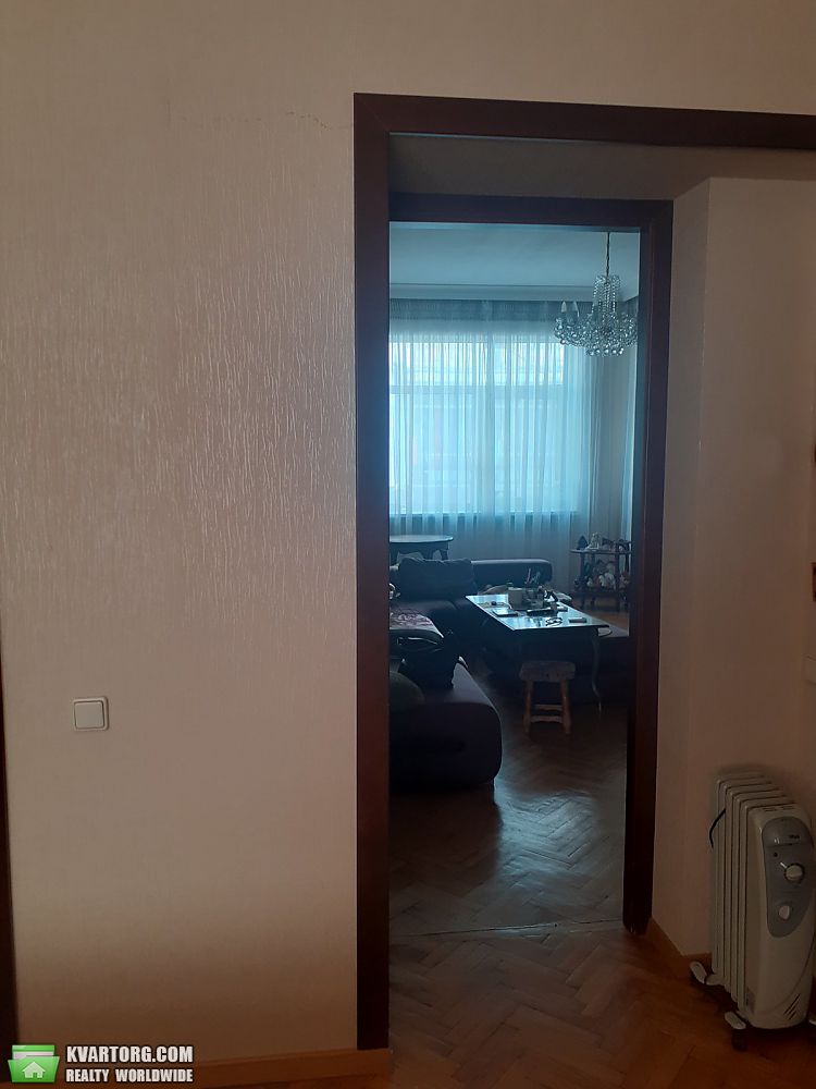 Sell 4-room apartment. Киев,  Большая Житомирская — photo 3